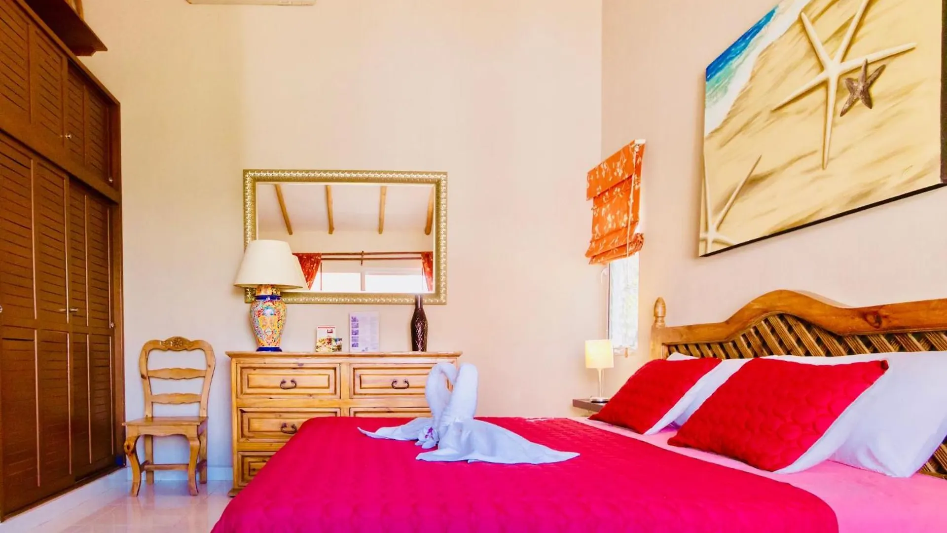 Executive Budget Room With Swimming Pool Air Conditioning And Parking Playa del Carmen Guest house