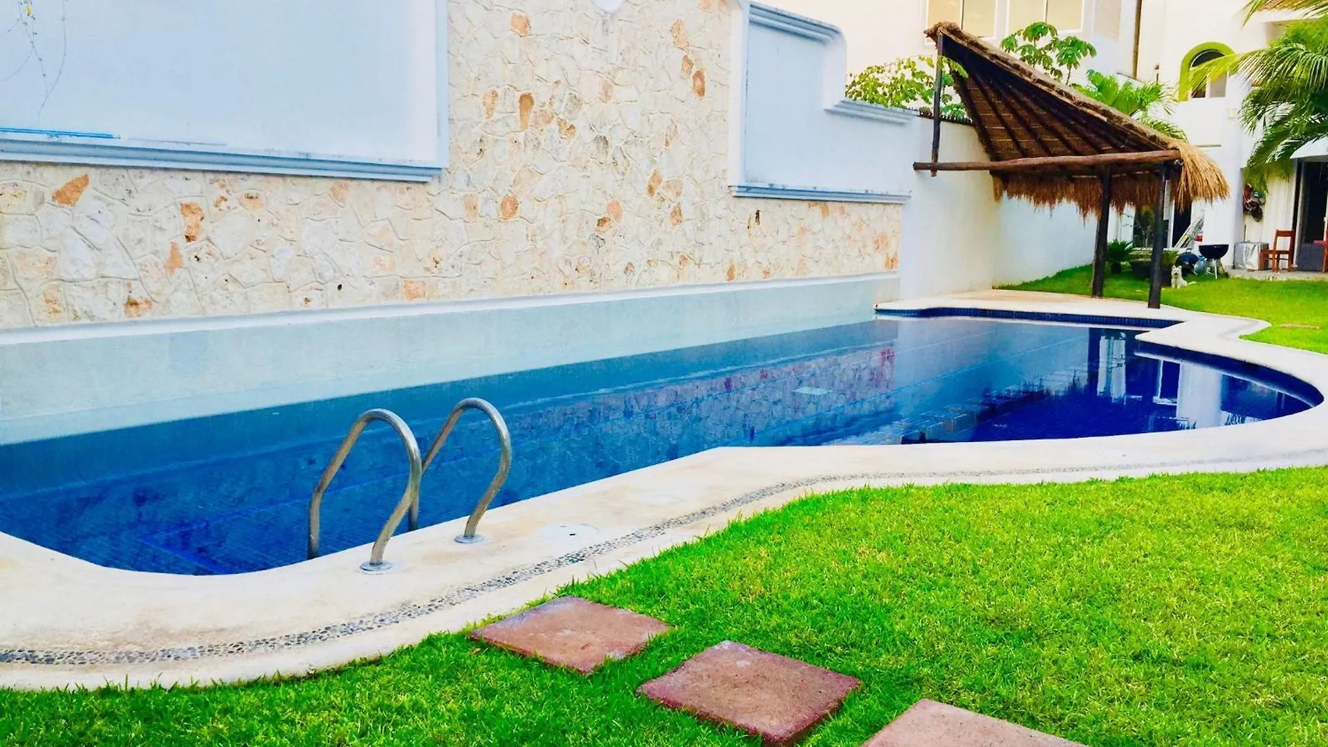 Guest house Executive Budget Room With Swimming Pool Air Conditioning And Parking Playa del Carmen