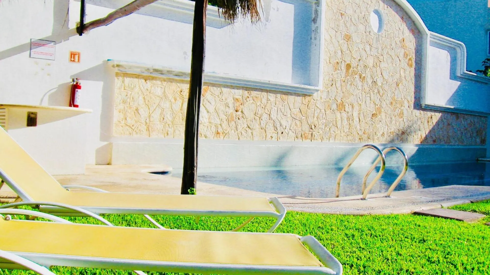 Executive Budget Room With Swimming Pool Air Conditioning And Parking Playa del Carmen 0*,  Mexico