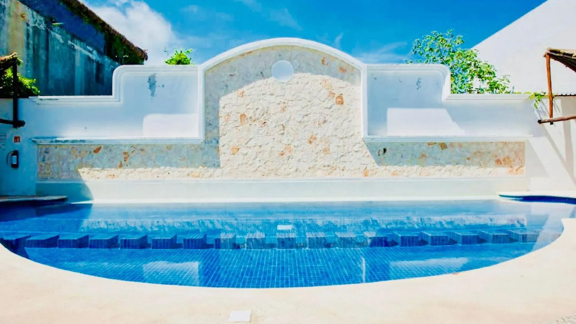Guest house Executive Budget Room With Swimming Pool Air Conditioning And Parking Playa del Carmen Mexico