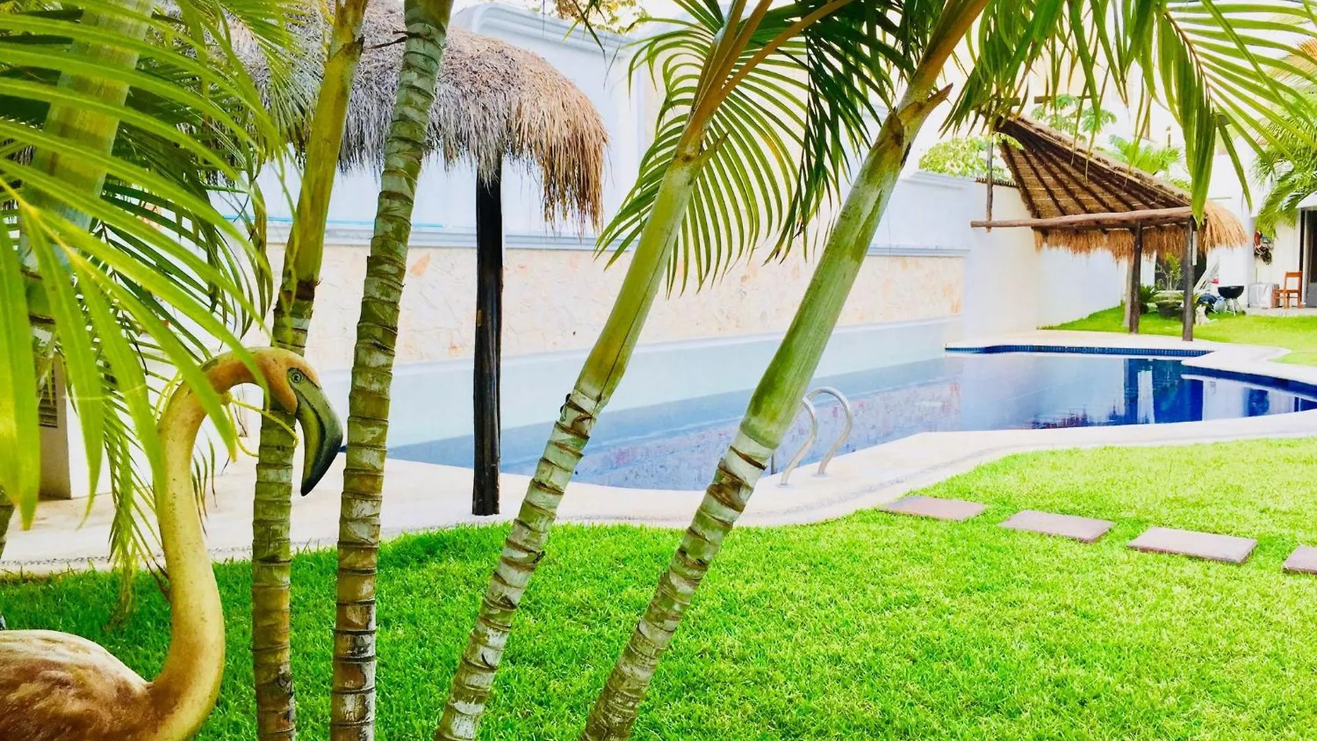 Gasthof Executive Budget Room With Swimming Pool Air Conditioning And Parking Playa del Carmen