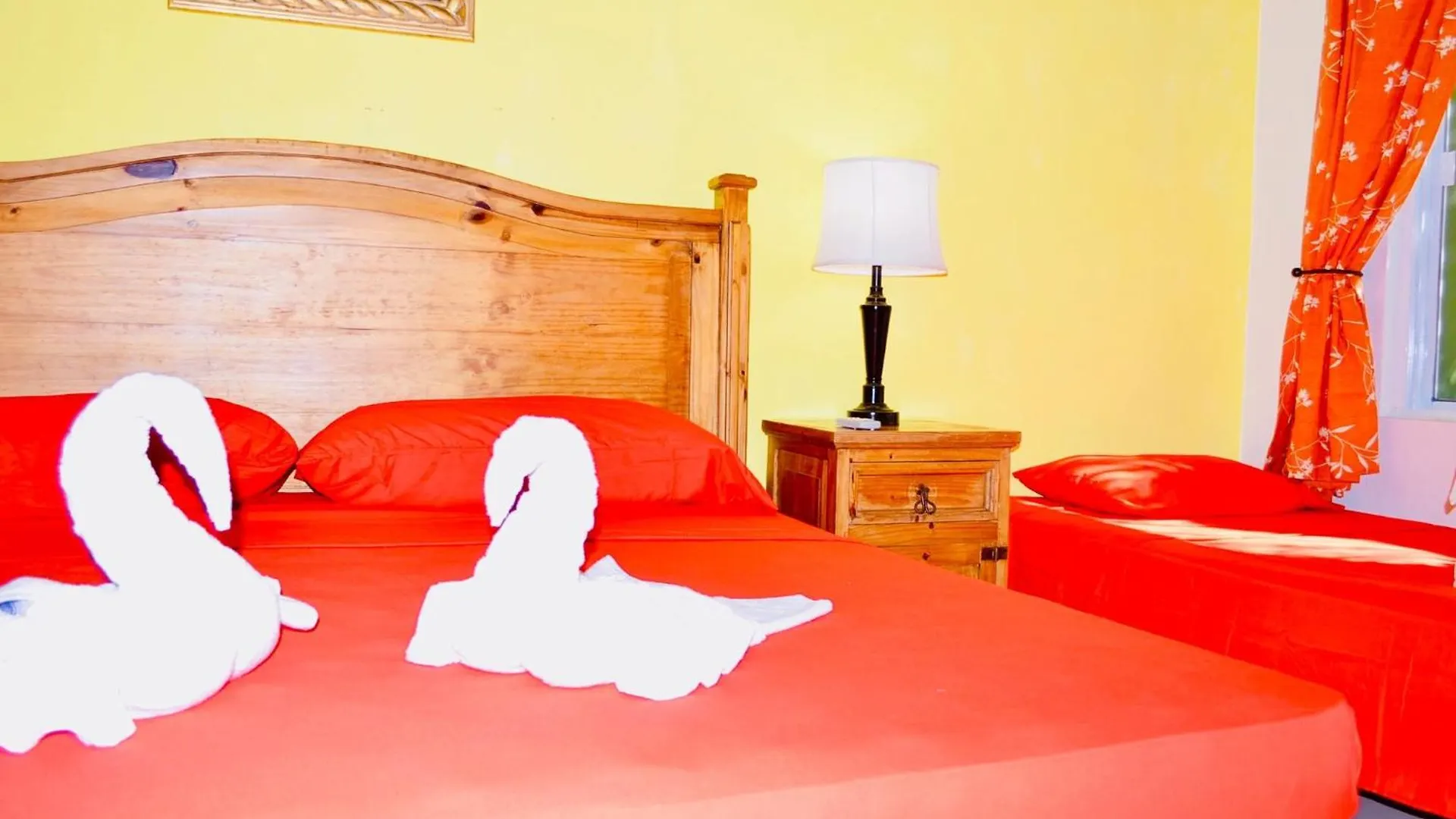 Gasthof Executive Budget Room With Swimming Pool Air Conditioning And Parking Playa del Carmen