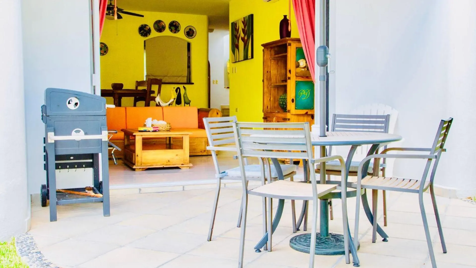 Executive Budget Room With Swimming Pool Air Conditioning And Parking Playa del Carmen Guest house